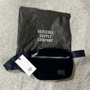 BRAND NEW Herschel Fifteen Fanny Pack (peacoat color)